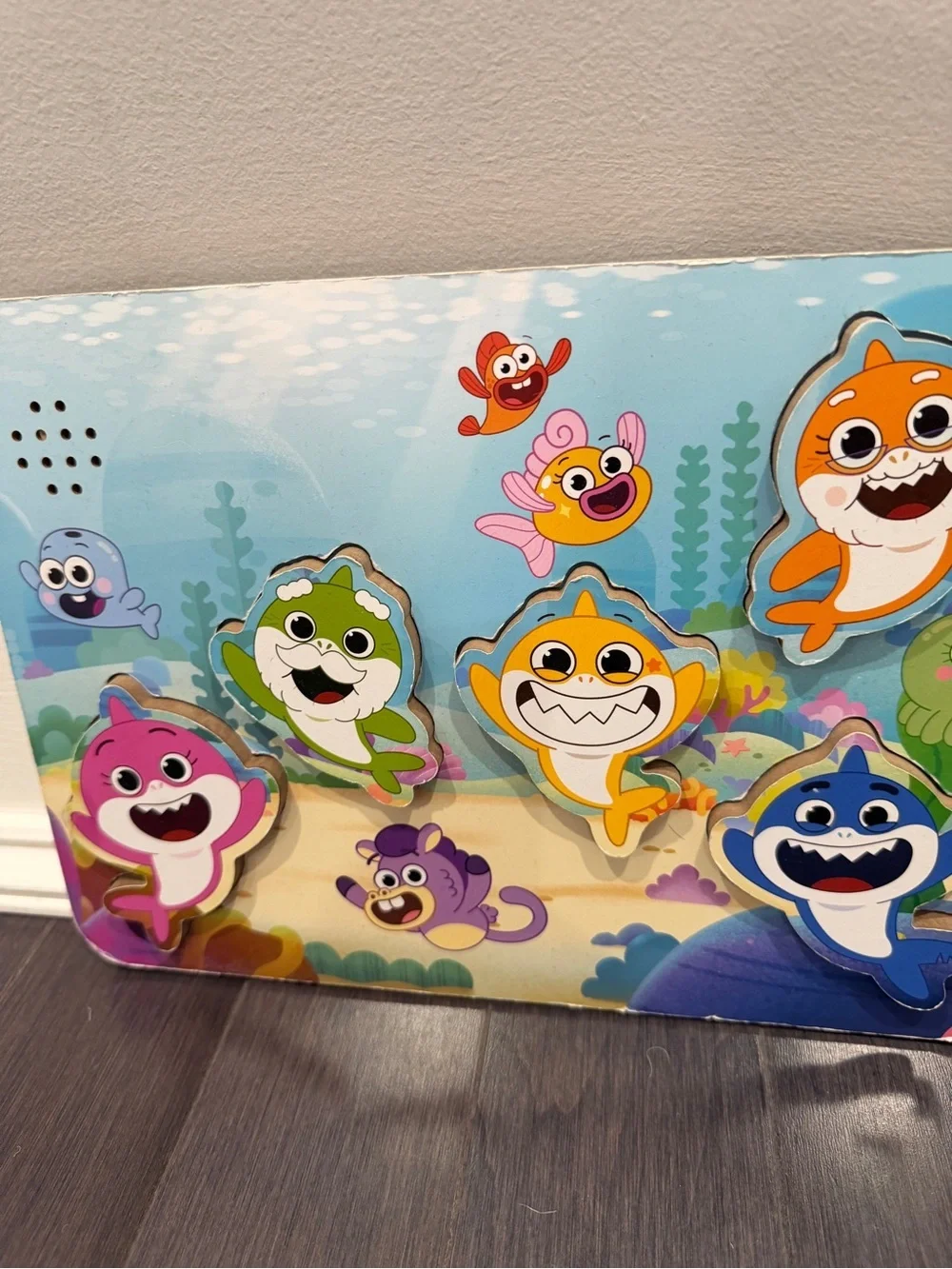 Baby Shark Wooden ELECTRONIC Sound Peg Puzzle - Colorful Sharks Kids Toddlers